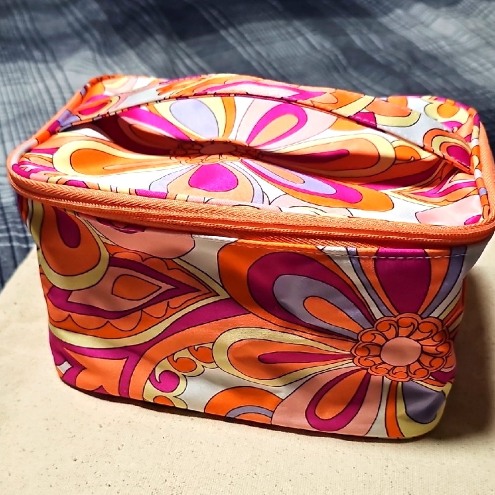 New Clinique Vibrant Floral Women's Bag
